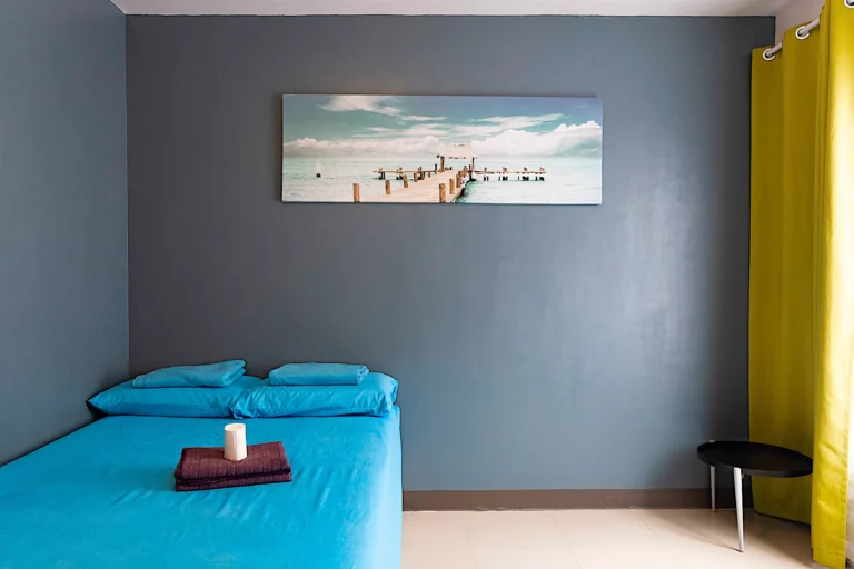 semi double bed in budget room cebu